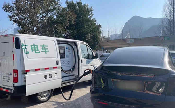 彝良汽车搭电