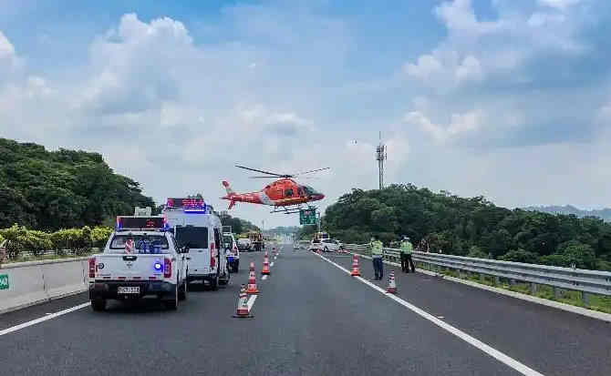彝良高速公路汽车救援案例
